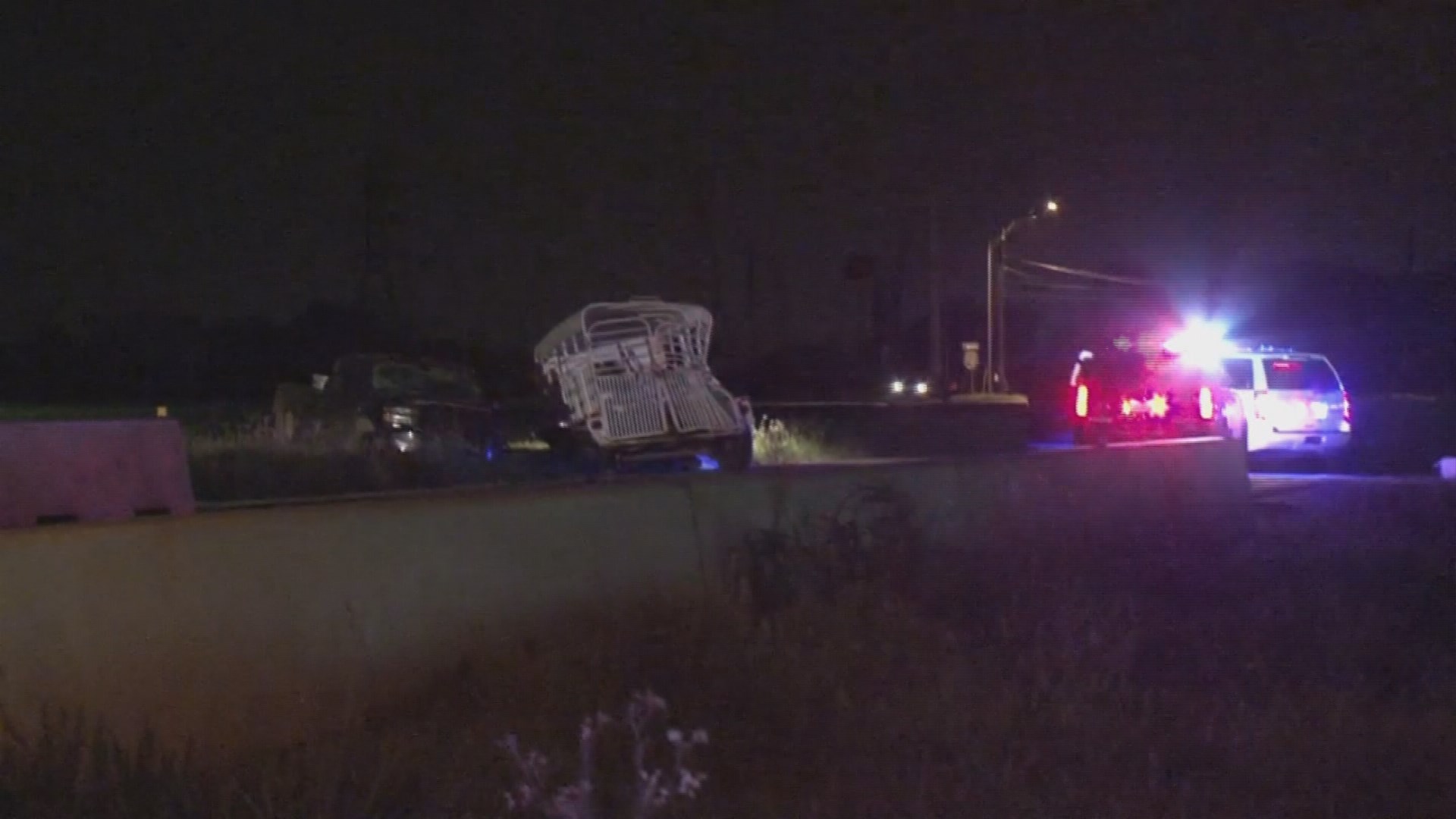 1 killed in truck, horse trailer crash in Rosenberg